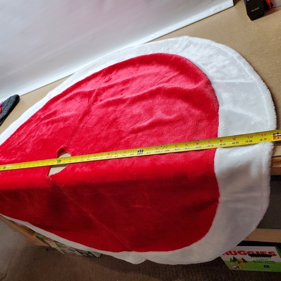 Red & White Furry Tree Skirt - Picture 6 of 8